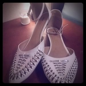 GUC JustFab White & Silver Flats 11